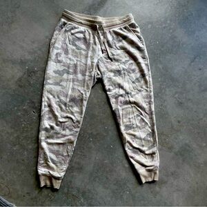 Camo
Sweat pants